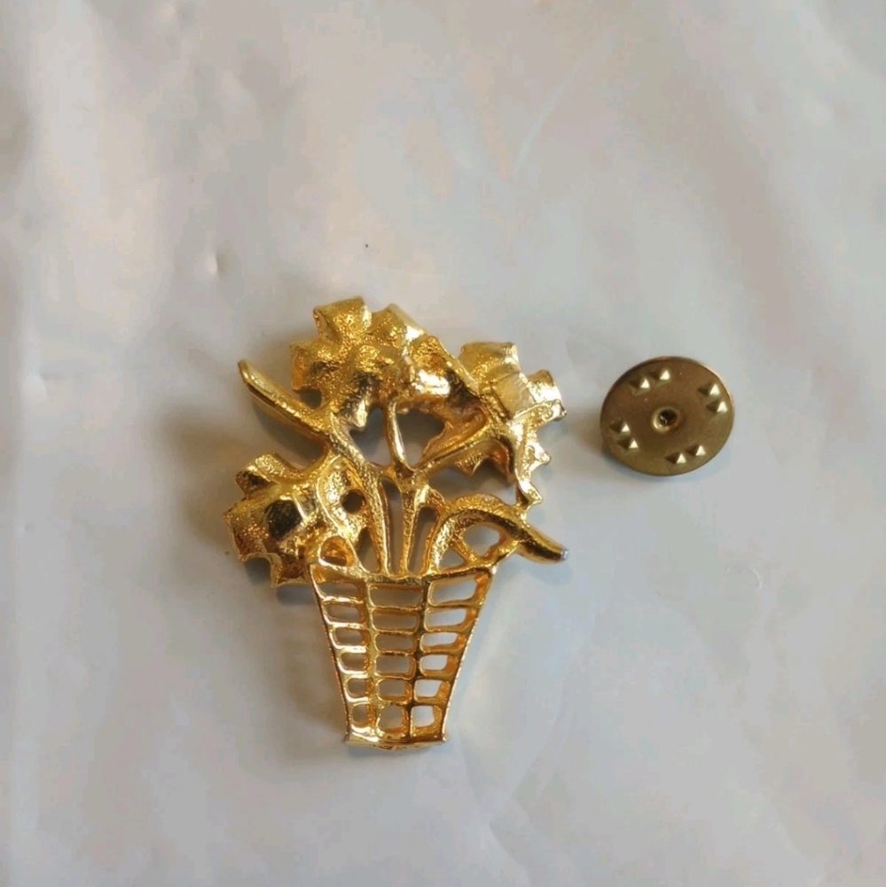Flower Basket Brooch Pin Unsigned Gold Tone Pink/Green/Purple See Description - Picture 8 of 12